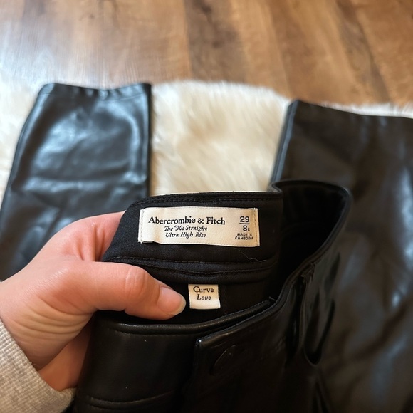 ABERCROMBIE & FITCH Curve Love Vegan Leather 90s Straight Leg Pant - Picture 7 of 8